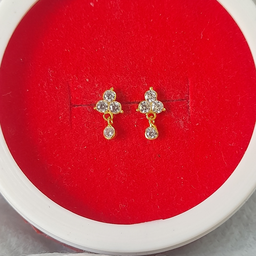 Beautiful new small earrings - Picture 1 of 5